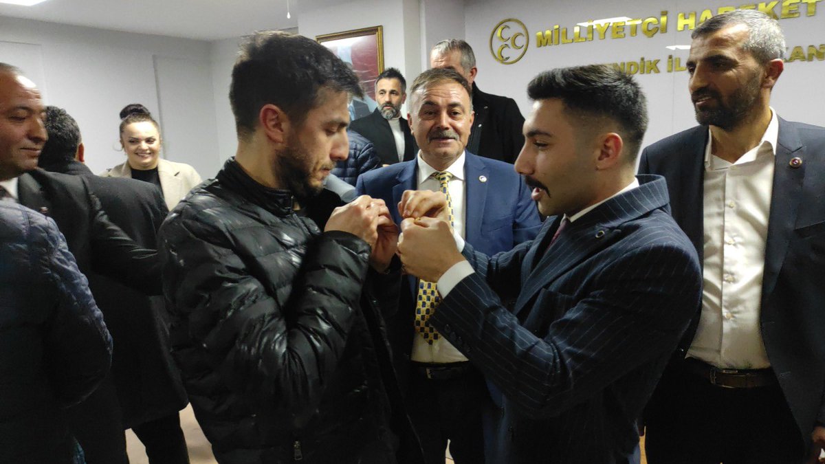 TÜRK GENÇLİĞİ MHP DİYOR! 🇹🇷🇹🇷🇹🇷

Ülkü Ocakları bölge Başkanımız Sayın #kerimcebeci ve  Pendik ocak Başkanımız #mustafagüleç ile birlikte 18 yaşını dolduran ilk defa oy kullanacak 100 evladımızı milliyetçi hareket  partimiz bünyesine kayıt ettik ;Hayırlı uğurlu olsun ALLAH CC