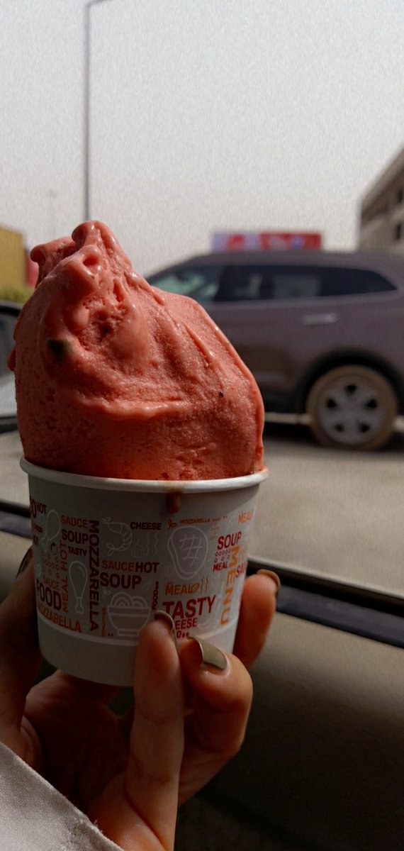 memaa_alshamkh's tweet photo. Ice cream 💞 https://t.co/VhVHdbAJ3y