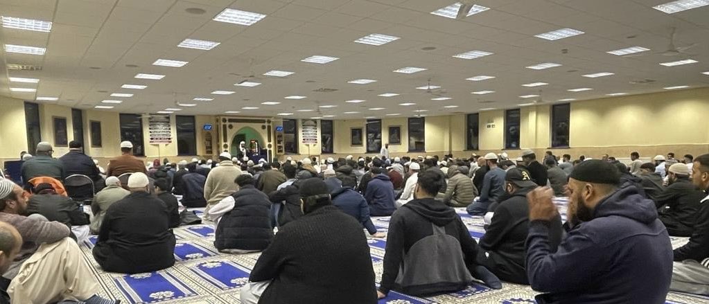 Qari Asim MBE (@qariasim) on Twitter photo #Tarawih prayer of #Ramadan 1444AH saw mosques filled with #Muslims.
Hundreds of brothers and sisters came together at <a href="/LeedsMosque/">Leeds Makkah Mosque</a> to mark the beginning of #Ramadhan and offer the #Taraweeh prayers.
#Ramadan2023 #Tarawih prayer of #Ramadan 1444AH saw mosques filled with #Muslims.
Hundreds of brothers and sisters came together at <a href="/LeedsMosque/">Leeds Makkah Mosque</a> to mark the beginning of #Ramadhan and offer the #Taraweeh prayers.
#Ramadan2023