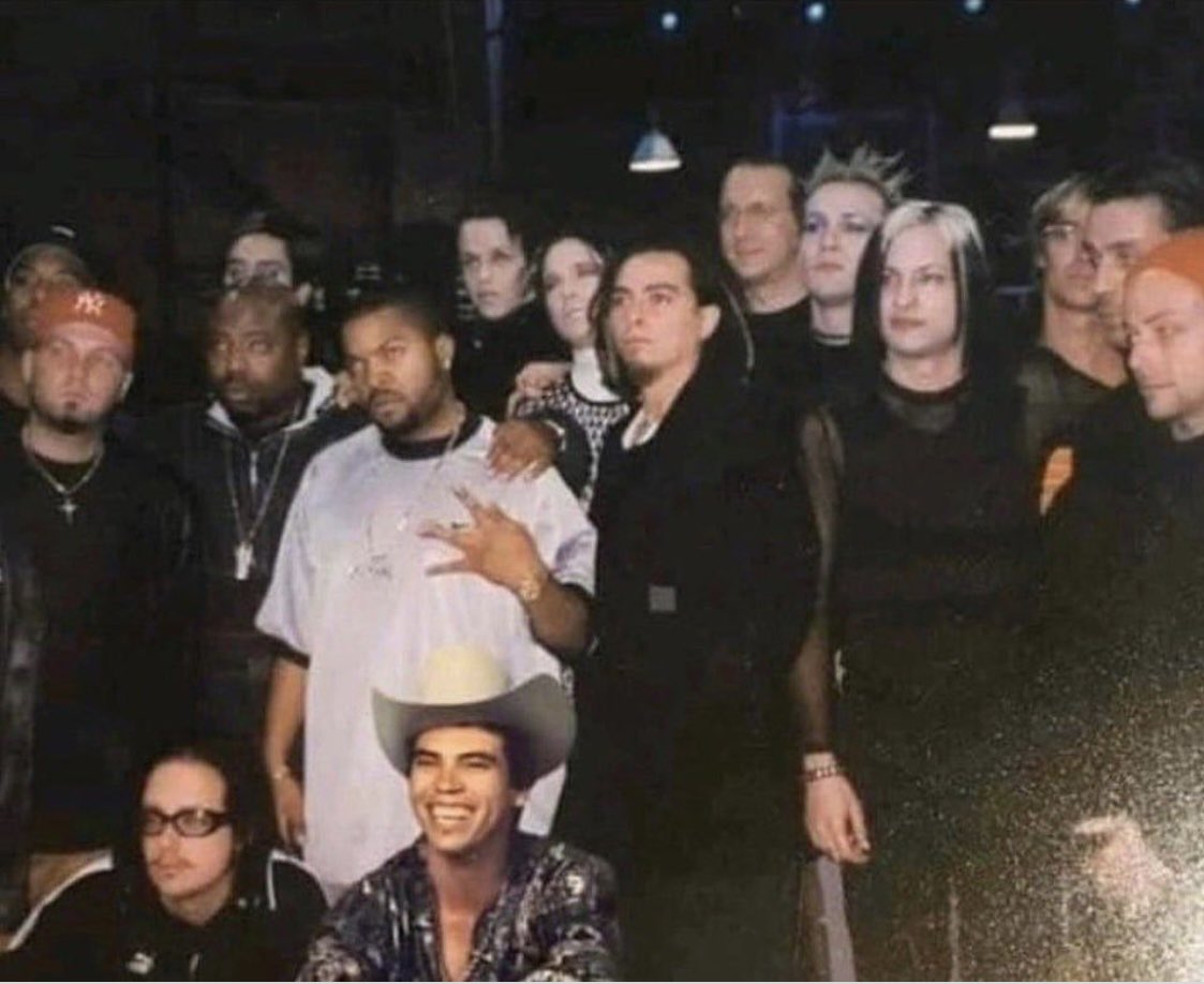 POV: IRL Degens at NFT LA taking a group pic