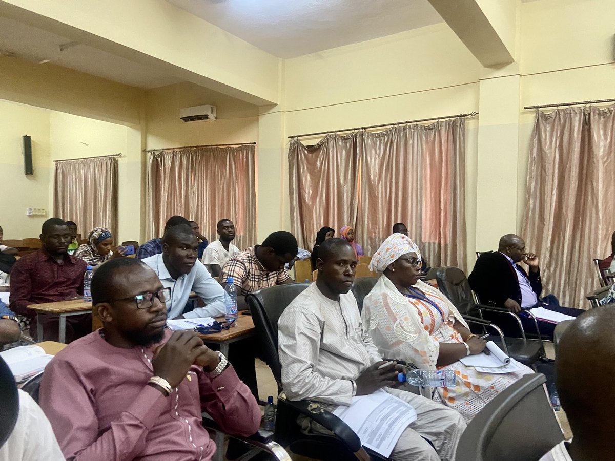 Table ronde sur le projet de #constitution du #Mali organisée par l’Association Malienne de Droit Constitutionnel et le Centre Kuruganfuga pour la Bonne Gouvernance et la #Paix à <a href="/univ_usjpb/">usjpb</a>. Des échanges fructueux assortis de propositions pour une Constitution renforcée #A4P
