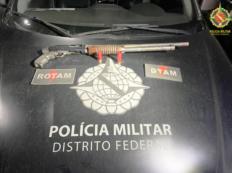 pmdfoficial's tweet photo. #PMDF prende autor de tentativa de #feminicídio na Ceilândia. O homem era acusado de tentar matar sua esposa a tiros de #espingarda cal.12. O autor já havia sido preso anteriormente por porte ilegal de #arma de fogo e tentativa de feminicídio. #ROTAM #GTAM #Policia #Militar https://t.co/lvLGCSItP4