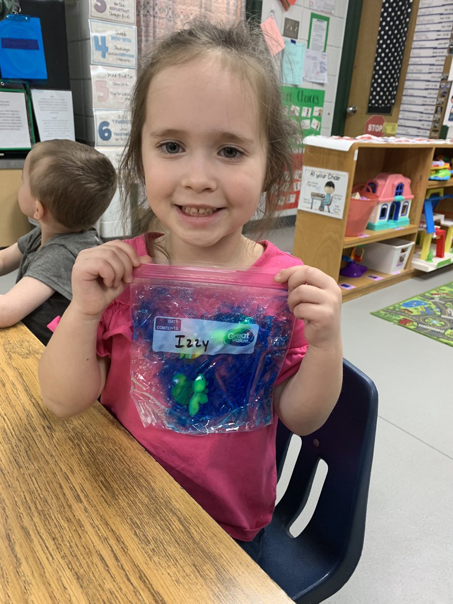 MPreschoolers's tweet photo. During our pet study the kiddos made a fun fish themed sensory bag! ๐๐ ๐ข๐ #petstudy #creativecurriculum #littlezeps #gozeps #preschool #fish #sensory https://t.co/C1ttPNOsSs