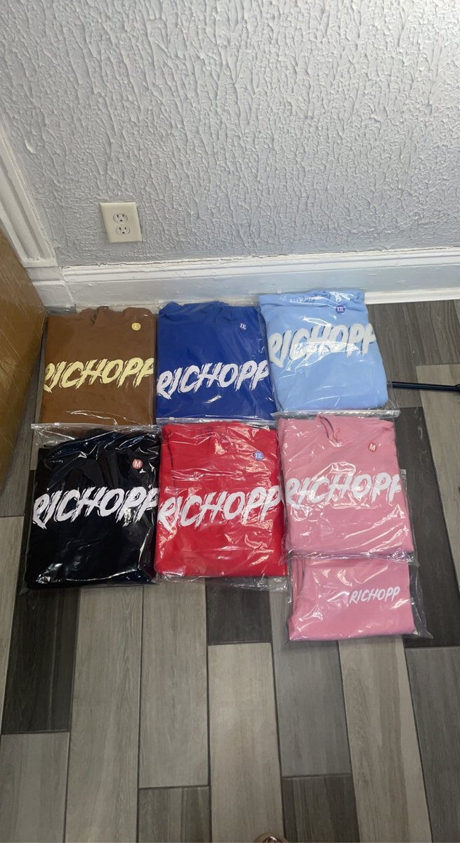 queen_mathis32's tweet photo. RT to help me find my next customer #RichOpp #clothingbrand #shop #BlackOwnedBusiness #fypシ #viral #Rich opportunities . Follow Richopp_brand on instagram https://t.co/sG3OYKTr2u