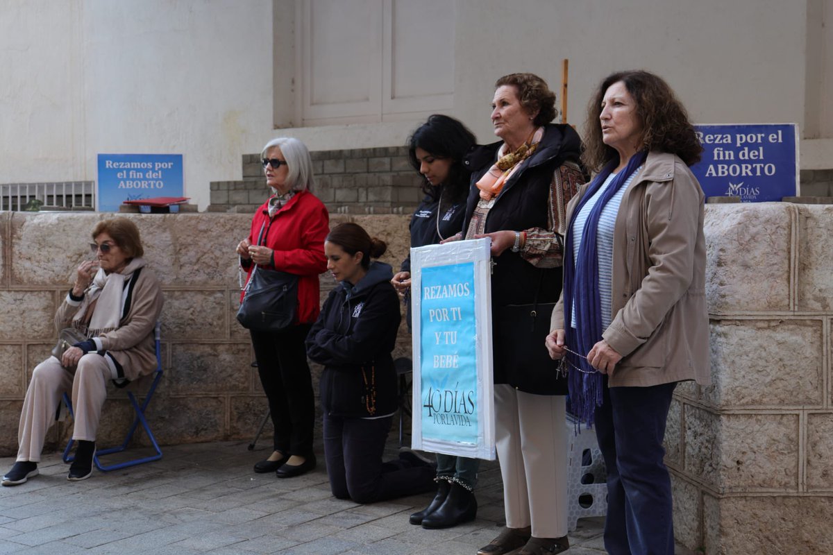 40diasEsp's tweet photo. Visita de Lourdes Varela y Nayeli Rodríguez a 40 días por la vida Málaga ⤵️ https://t.co/1NuSAu1Sn4