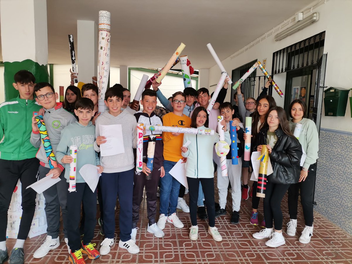 IESSierraJorge's tweet photo. Alumnos y alumnas del IES Sierra de San Jorge visitan el CEIP López Mayor para "susurrar" poesías. Actividad enmarcada dentro del programa de tránsito, celebrada con motivo del Día de la Poesía. https://t.co/w3gnnD6tHT