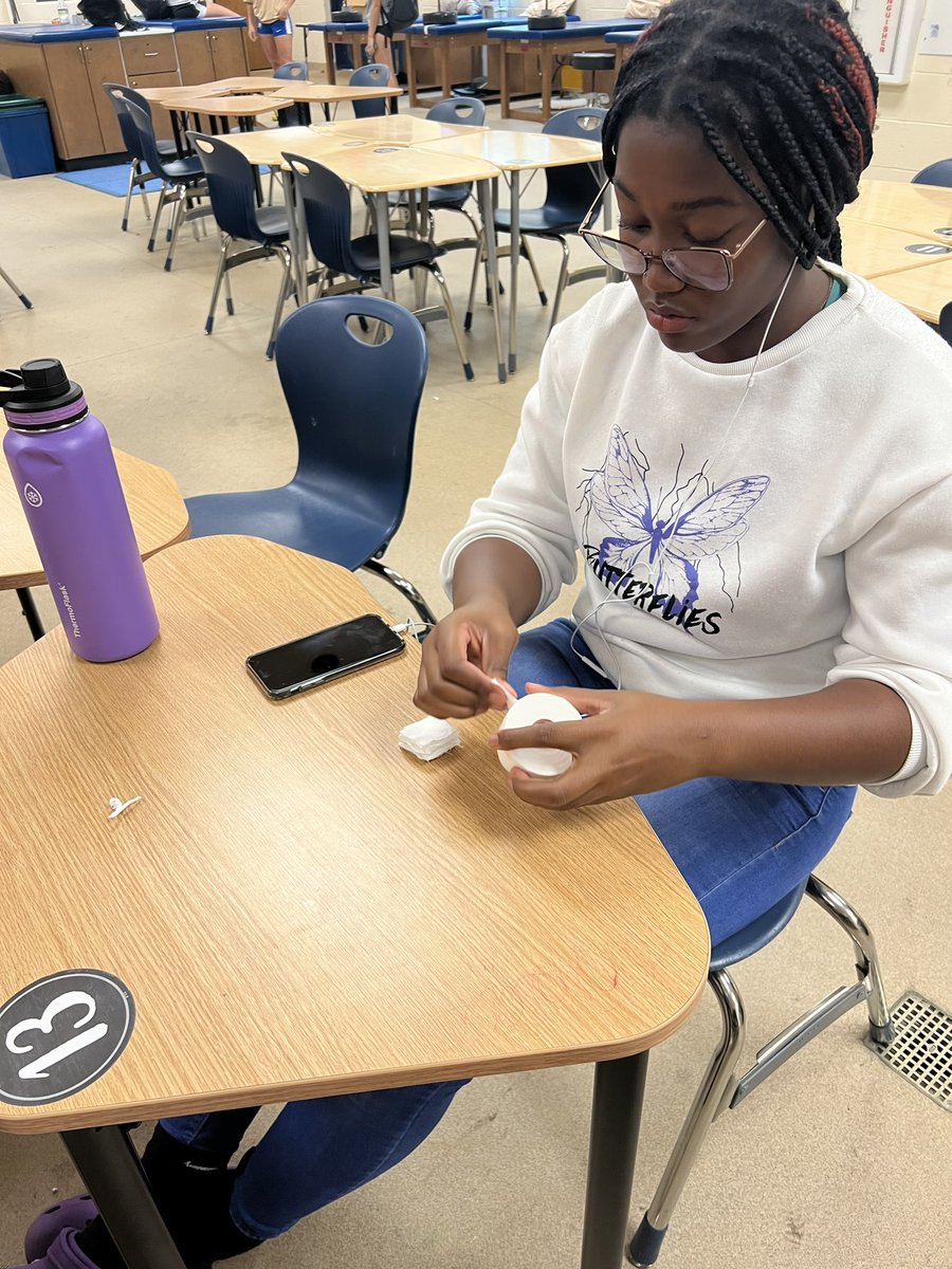 AshleySimp1023's tweet photo. Taping has officially began for these rookie ATSAs! Lesson #1 tearing tape! @Mainlandhigh @cte_mainland @VolusiaCTE https://t.co/aK47BVtWPD