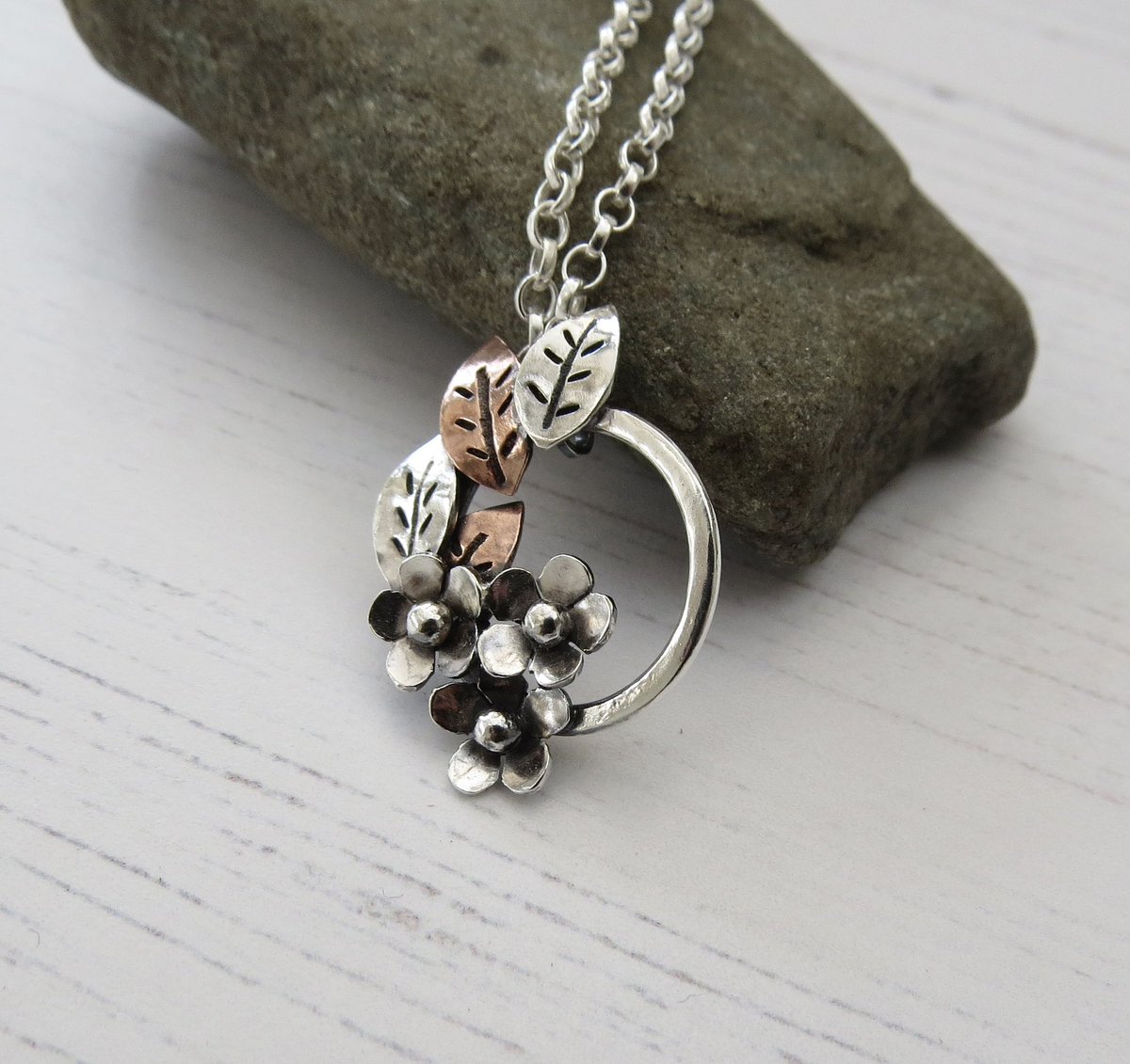 draycottdesigns's tweet photo. Good evening #handmadehour I’ve not posted in ages but wanted to show you a little newbie in my #etsy shop. ❤️
#crafthour #womeninbizhour #shopsmall @etsy 
https://t.co/lZRzHc5J8x https://t.co/Uo2iSREt8Q