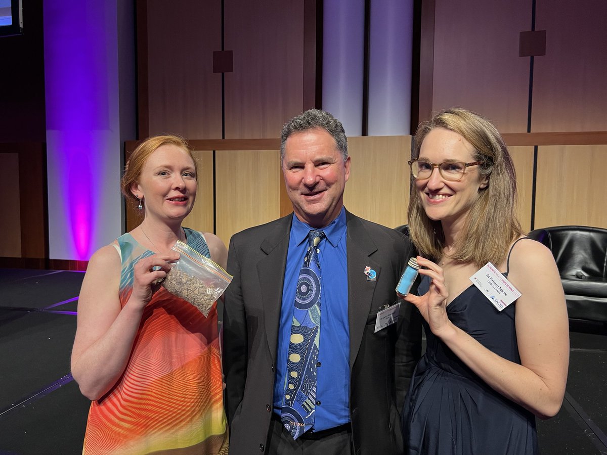Dr Anusuya Willis (@filledesalgues) on Twitter photo Science props with <a href="/DrLarryMarshall/">Larry Marshall</a> at #SMP2023 gala dinner. That's a bag of #Asparagopsis! Science props with <a href="/DrLarryMarshall/">Larry Marshall</a> at #SMP2023 gala dinner. That's a bag of #Asparagopsis!