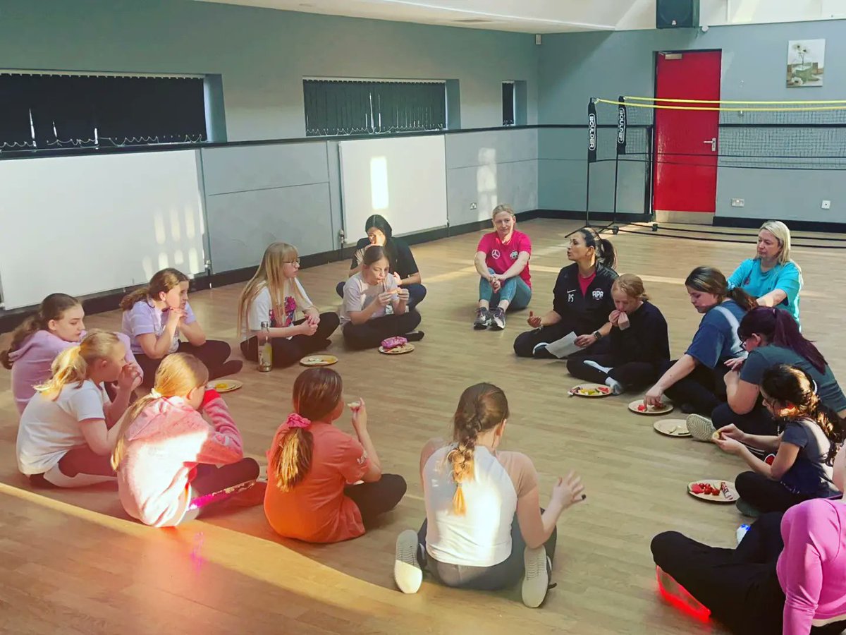 AllPeopleActive's tweet photo. Another amazing session at #MKGirlsCan club this pm. We're very proud of how well the girls have bonded as a group after only 3 weeks! Our #lifechat tonight was about how you would feel/act if a new girl in your class was being bullied. #personaldevelopment #sportworx @Leap_BMK https://t.co/NH4TYvM35U