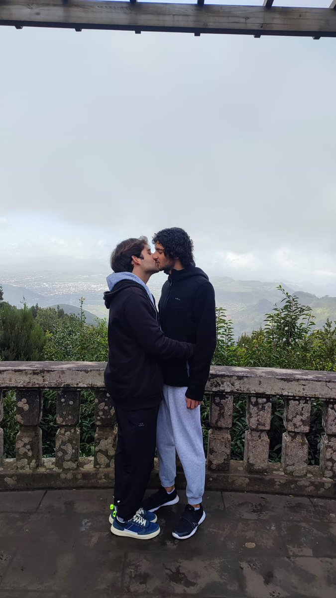 _adriiian_'s tweet photo. Llevo 1 añito con este chico tan maravilloso. Te amo, mi rizitos azabache 💗 https://t.co/ZZMQneoPnZ