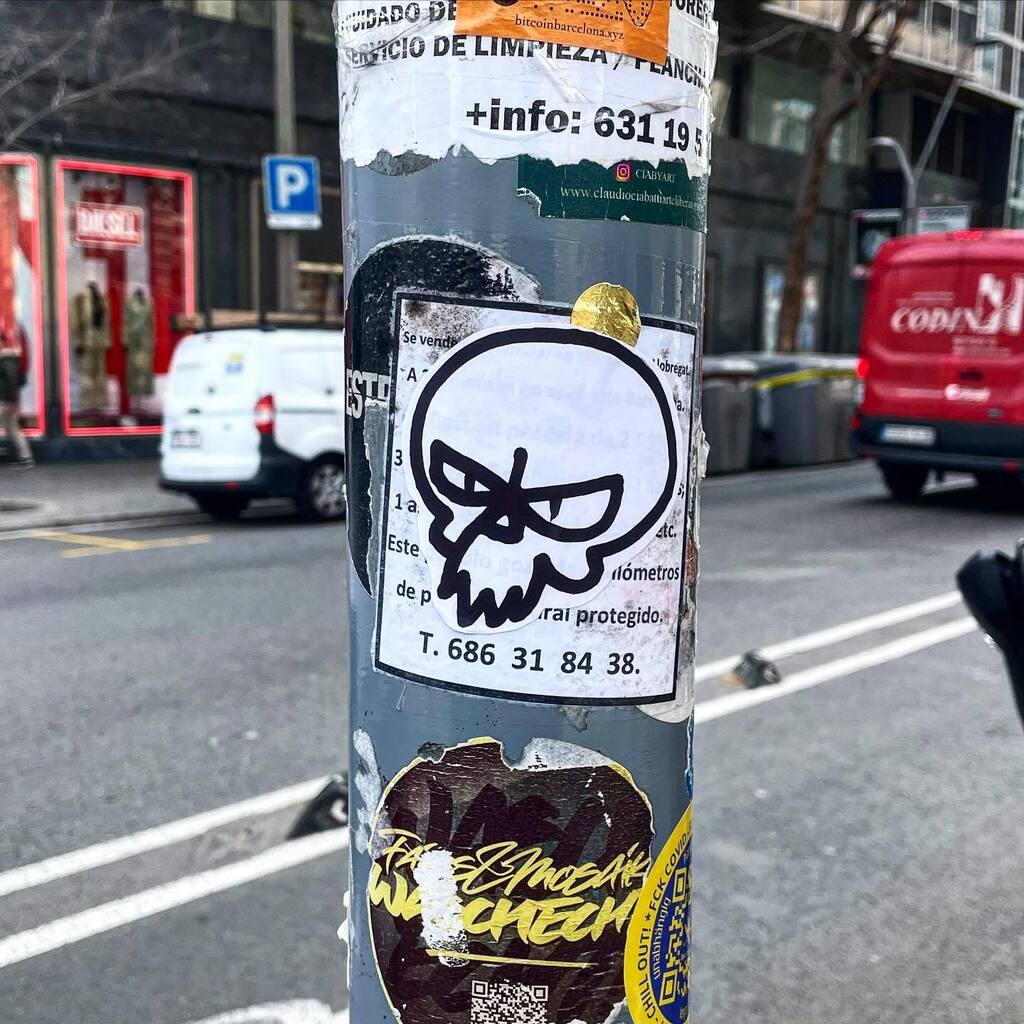 ToySkull's tweet photo. Yo fam! It's ya boi ToySkull, the fave! I'm chillin' in Barca for a whole week, hittin' up that sick design conf @offfest . If ya wanna link up, holla at me here and we'll vibe at the conf tmrw! Peace!

•
•
•
•
•
#barcelona #skull #messi #skulls #designer #bcn #interior … https://t.co/BQLqw1NidU