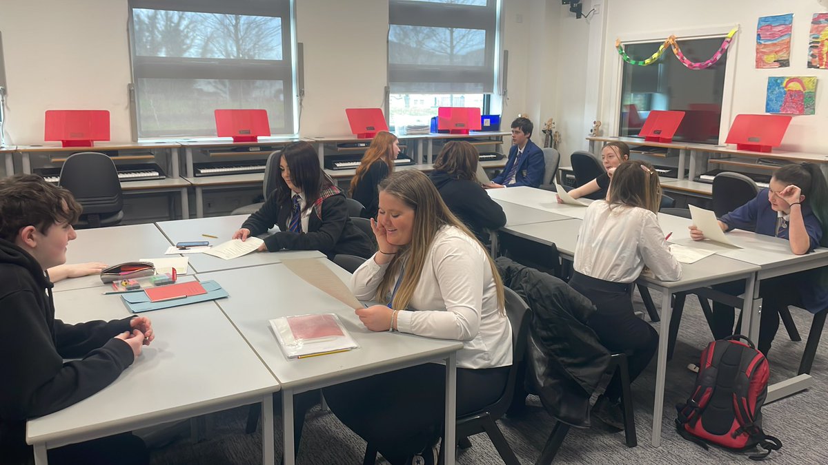 MusicQma's tweet photo. Now that our practical exams are over, it is down to listening revision! Wednesday seniors enjoyed some ‘speed dating’ and a game of noughts and crosses ❌⭕️ @QMAOfficial #examready #ambition #funrevision https://t.co/zEehdbSSCo