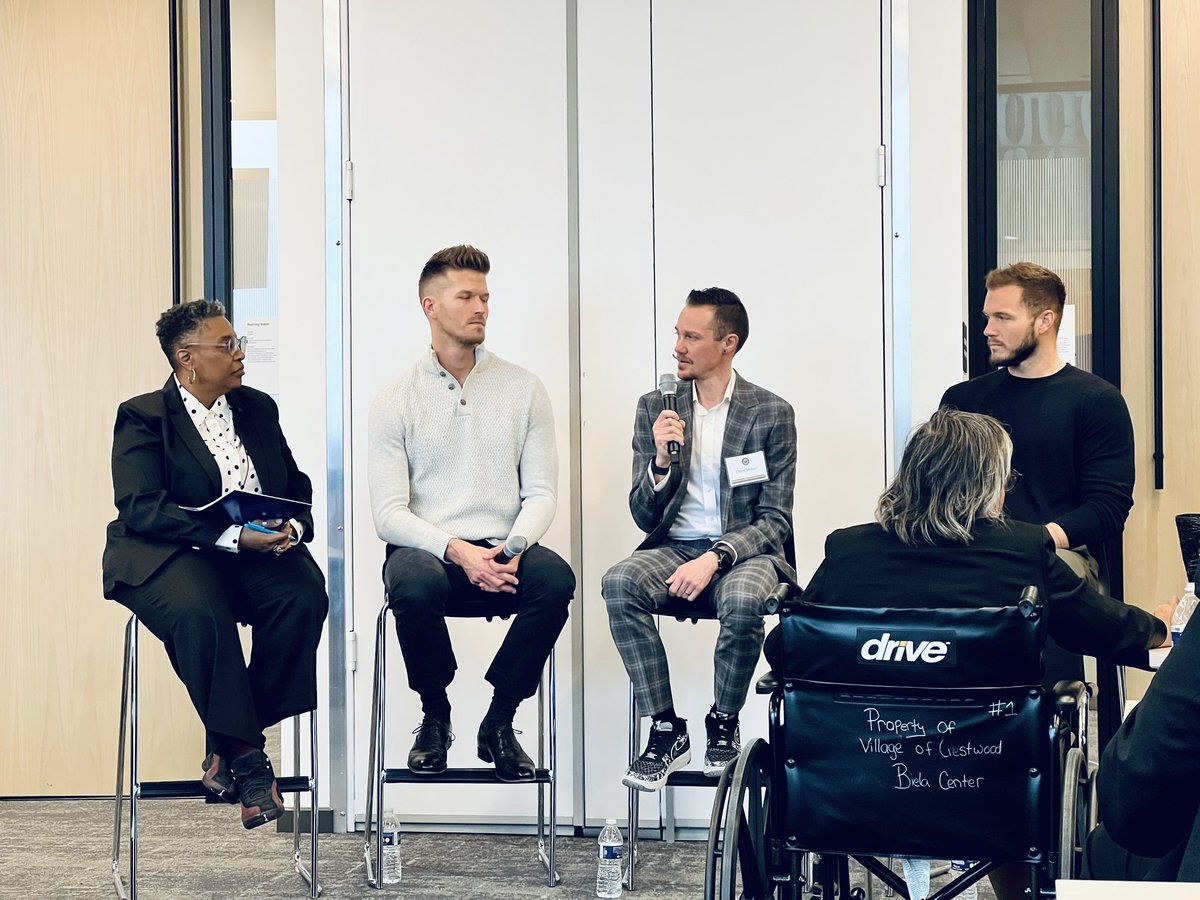 MatthewSerafin's tweet photo. Last week, I attended @RepRobinKelly’s LGBTQ+ Task Force Meeting on sports inclusivity &amp; mental health. The phenomenal panel included @TheChrisMosier, @EricLueshen and Colton Underwood, moderated by @PrideActionTank’s Kim Hunt. Thank you for organizing, @RobinLynneKelly! 🏳️‍🌈🏳️‍⚧️ https://t.co/J4TC1XC6qT