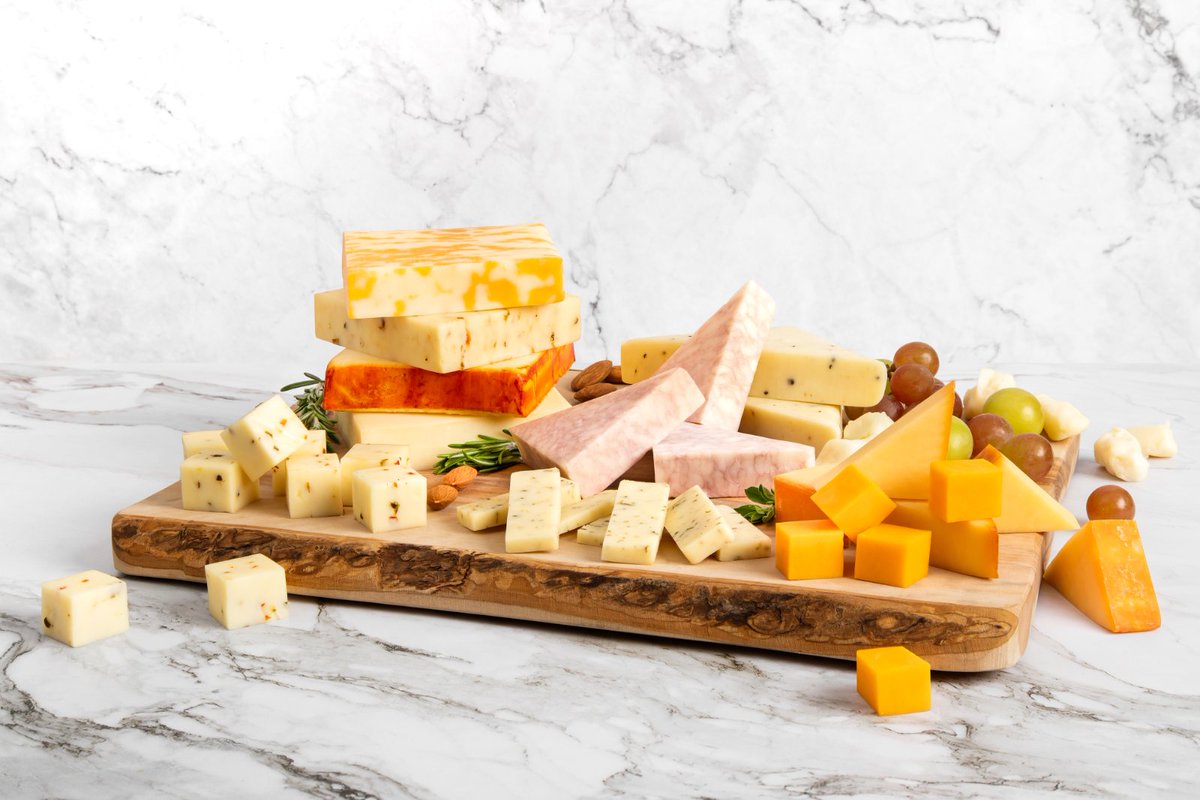 CSLeoRemillard's tweet photo. Un gros merci à tous ceux et celles qui ont placé une commande de fromage Bothwell.
UN RAPPEL que vos COMMANDES devront être RAMASSÉS DEMAIN le jeudi 23 mars entre 15 h 30 et 17 h 00 au CSLR, car nous n’avons pas d’endroit pour entreposer ces produits qui doivent être réfrigérés. https://t.co/g3JFBtQWwc