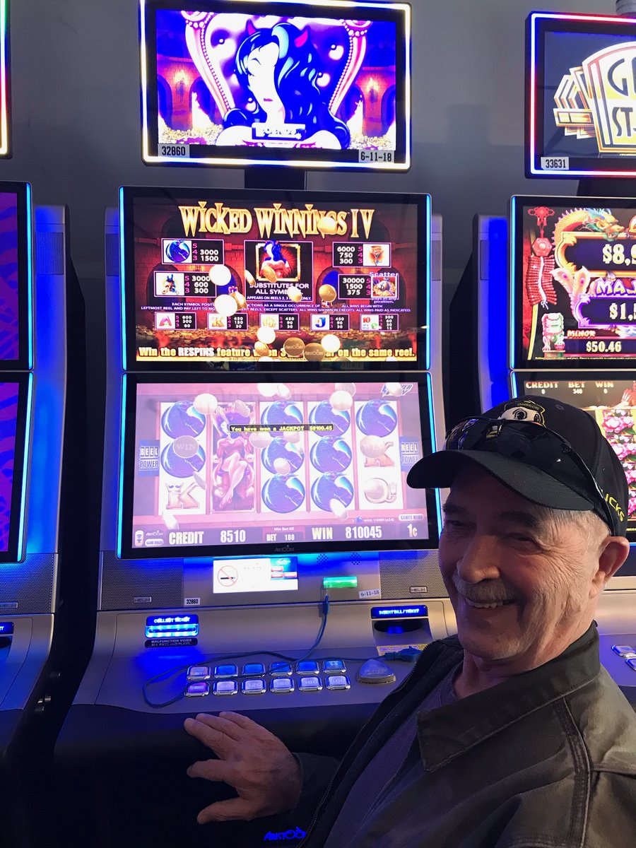 Congrats to Michael for an $8,100.45 win on Wicked Winnings IV! 🤑🤑🤑 #WinnerWednesday #itsbetteratthebeach