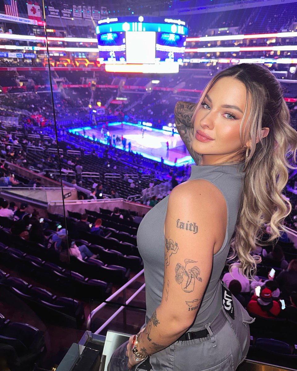 KoaKahale's tweet photo. #WCW
Went out to a basketball game with the guys last night.
We had tickets for a suite.
And I definitely didn’t expect that I would run into a woman that I do wish to meet again.

I really look forward to our next meeting @OfSweetNPsycho https://t.co/Lg8brow5Qr