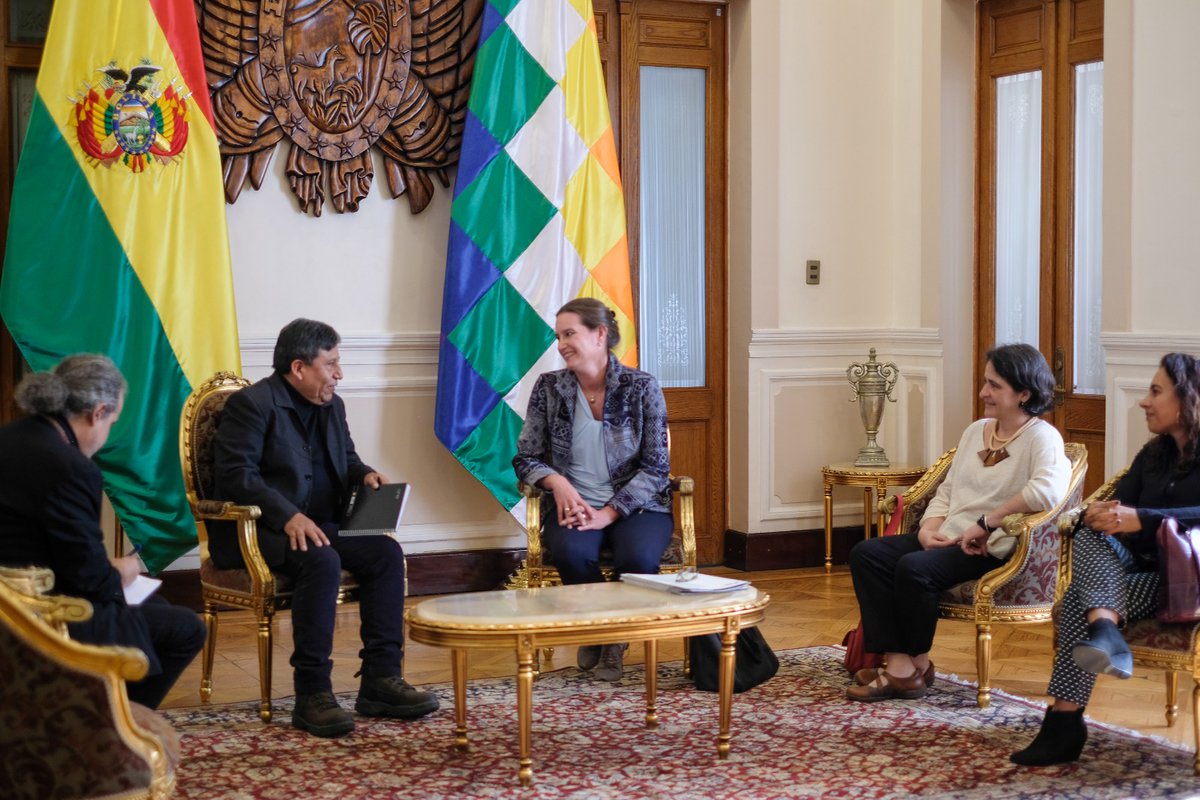 julia_johannsen's tweet photo. Agradecemos al Vicepresidente @LaramaDavid por el espacio para conversar sobre desafíos y oportunidades de trabajo en el marco de la Iniciativa  #Amazonía del @el_BID, promoviendo soluciones de #desarrollo basados en la naturaleza y la población local. https://t.co/PYv8kbyPRo