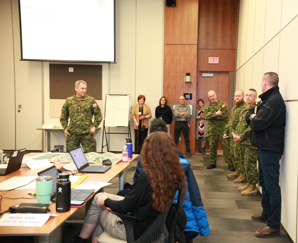 PreparedON's tweet photo. Today, we hosted Brigadier General Josh Major of the @4CdnDiv4DivCA and Joint Task Force Central at our headquarters to further strengthen communication, collaboration and relationship building that has laid the groundwork for stronger ties between EMO and the 4th Cdn Div/JTFC! https://t.co/nu0xhZl280