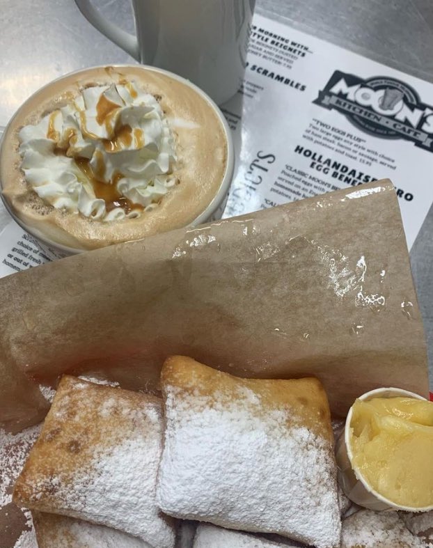 TheEatGuide's tweet photo. Start your day with Moons kitchen’s homemade beignets and a delicious latte from Moon's Kitchen! Their beignets are made fresh daily, perfectly fluffy and light, and dusted with powdered sugar for that classic New Orleans flavor.☕🍩

📍📸@moonskitchenboise

#TheEatGuide https://t.co/kog3N4Se0o
