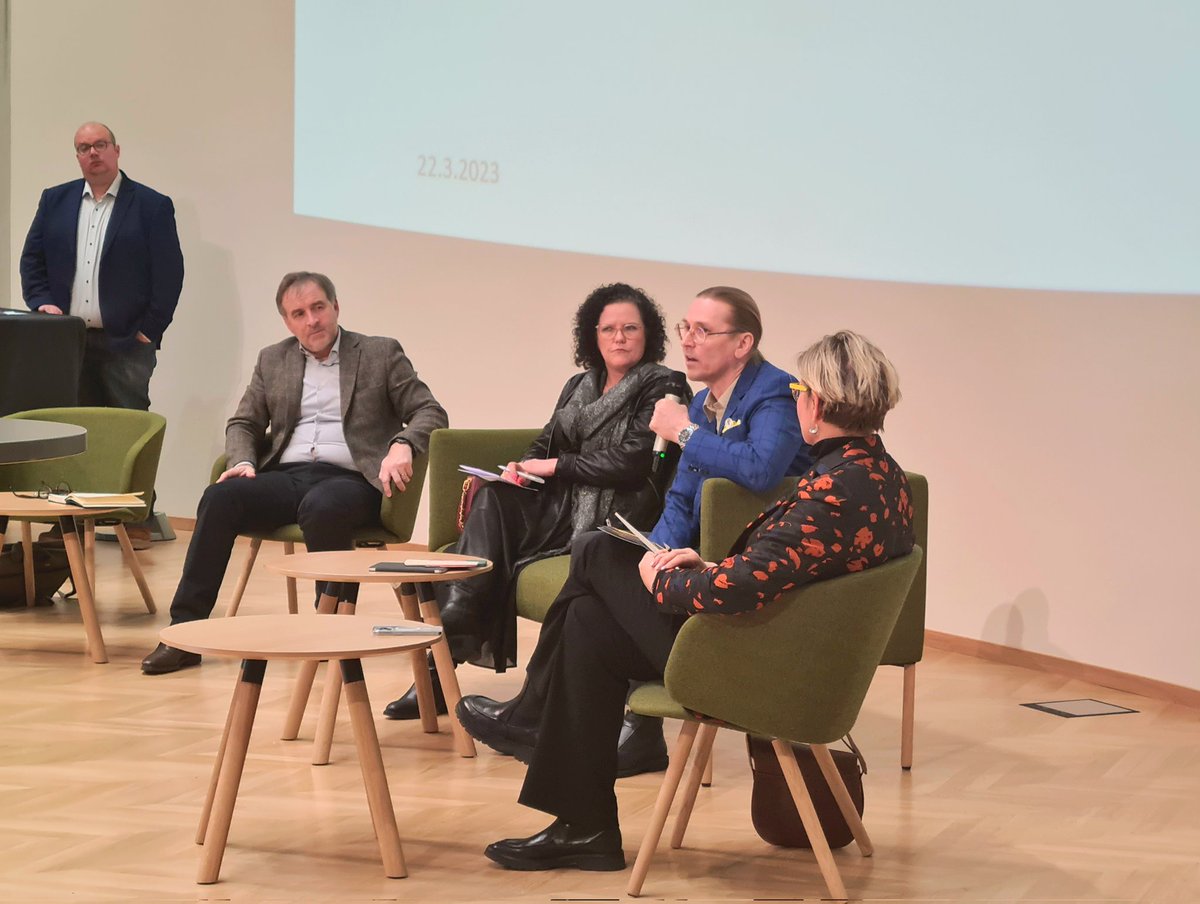 rkalmi's tweet photo. Otoksia Vaasan yliopiston #MissionPossible -tiedepäivästä. 

#tieteellätulevaisuuteen
#univaasa #vuodentiedeviestijä
#entrenew
#local #energycommunities https://t.co/JWXkX2VVWg