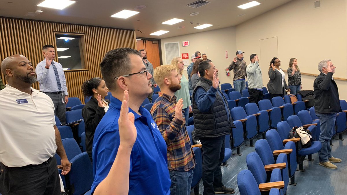 OSHA_DOL's tweet image. Last week, @OSHA_DOL and the Arizona Division of Safety and Health conducted a @VPPPA training session in Phoenix. 

The 19 attendees from private industry and @DeptofDefense were sworn in as special government employees authorized to perform Voluntary Protection Programs audits.