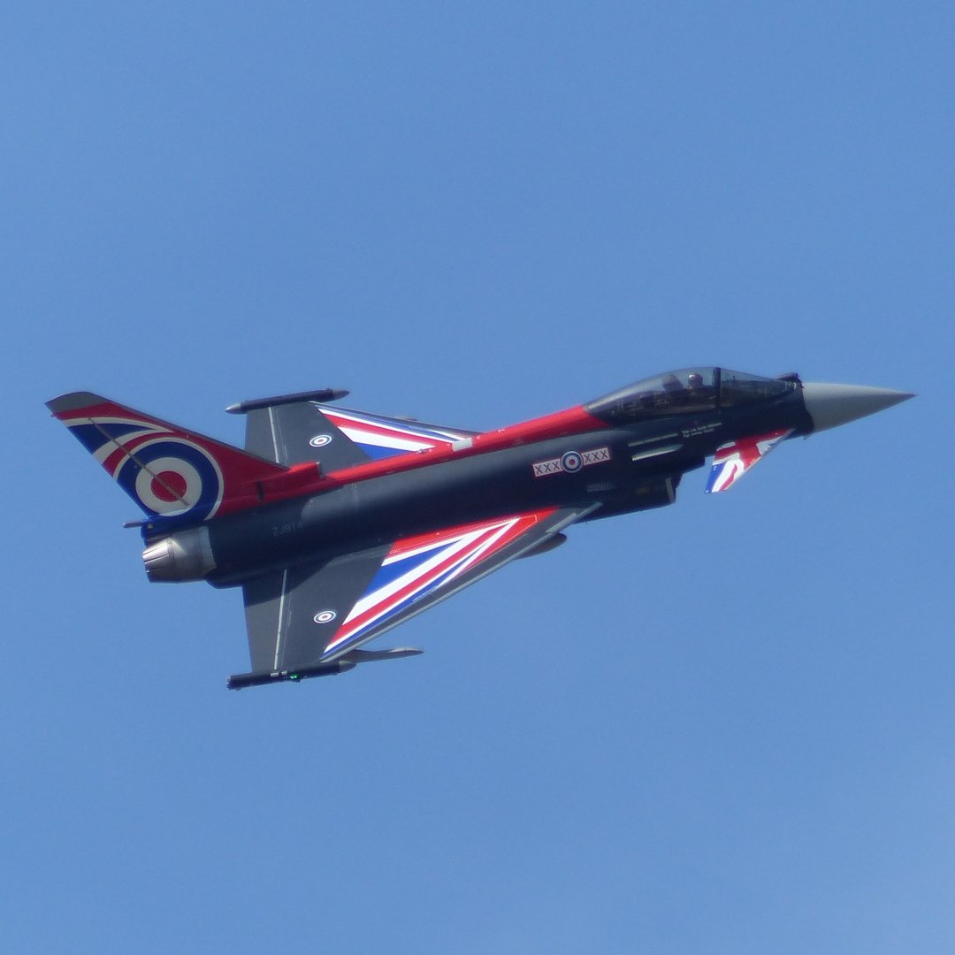 Michaelflying28's tweet photo. RAF Typhoon Display Team Eurofighter Typhoon FGR.4 ZJ914 displaying at RIAT 22.

#riat #raffairford #raf #royalairforce #eurofightertyphoon #typhooneurofighter #eurofighter #typhoonfgr4 #fgr4 #ef2000 #raftyphoon #raftyphoondisplayteam #typhoondisplayteam #typhoondisplay https://t.co/gp29K2ev1m