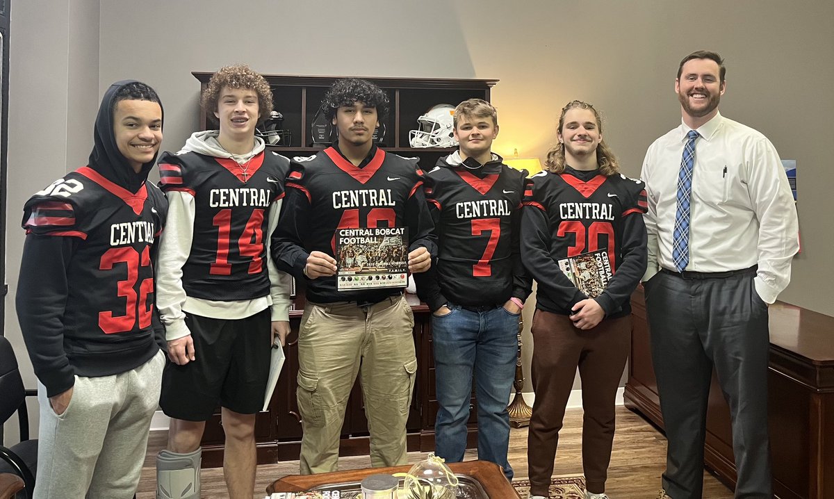 Charlie Pratt (@c_pratt_64) on Twitter photo Shout out to a great group of young men from <a href="/CHS_Bobcat_FB/">Knox Central Bobcats Football</a> for stopping by the office today! Shout out to a great group of young men from <a href="/CHS_Bobcat_FB/">Knox Central Bobcats Football</a> for stopping by the office today!