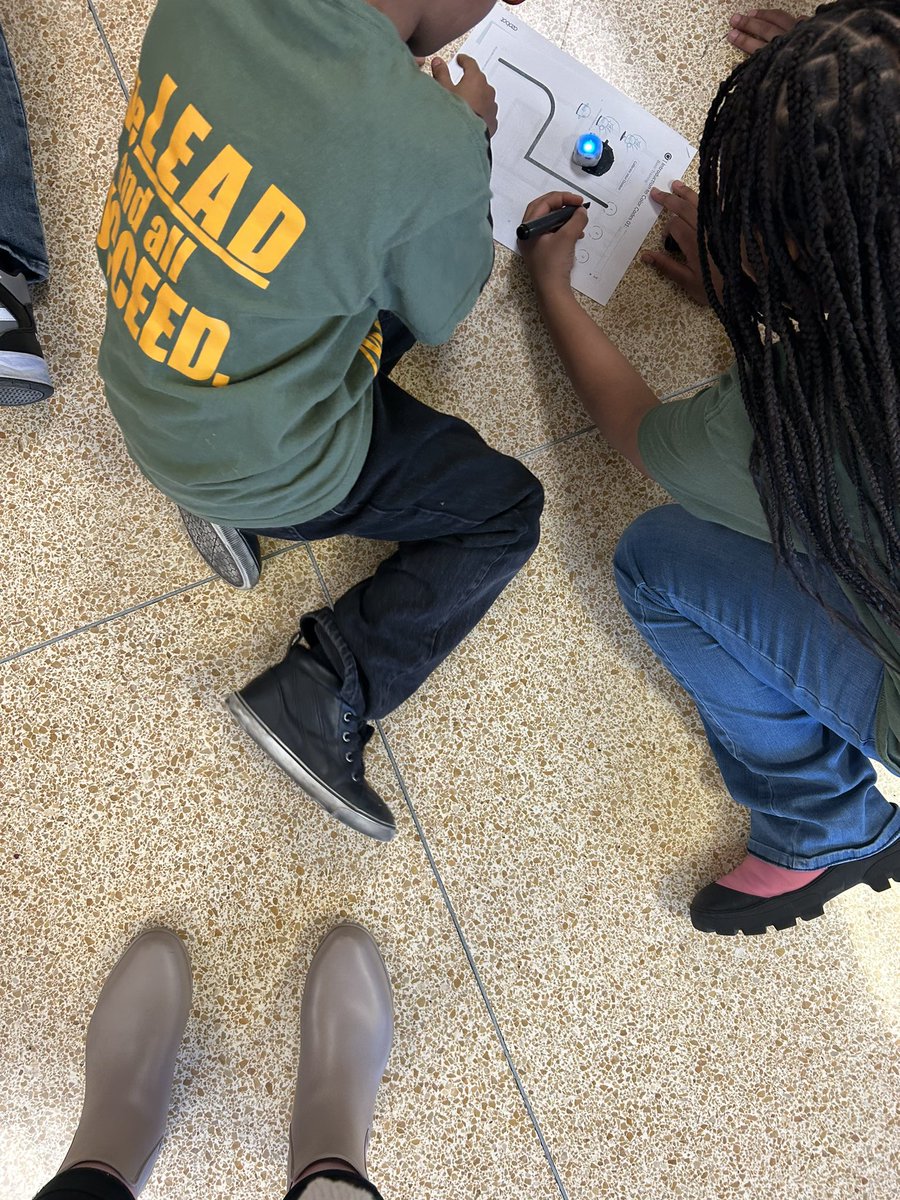 Had an absolute BLAST with the MacScholars today! We learned about algorithms, coding with color, and debugging while helping our bots get through a maze and complete tasks in town! <a href="/Ozobot/">Ozobot</a> <a href="/os_edtech/">OS Ed Tech</a> <a href="/OaklandStem/">Oakland Schools STEM</a>