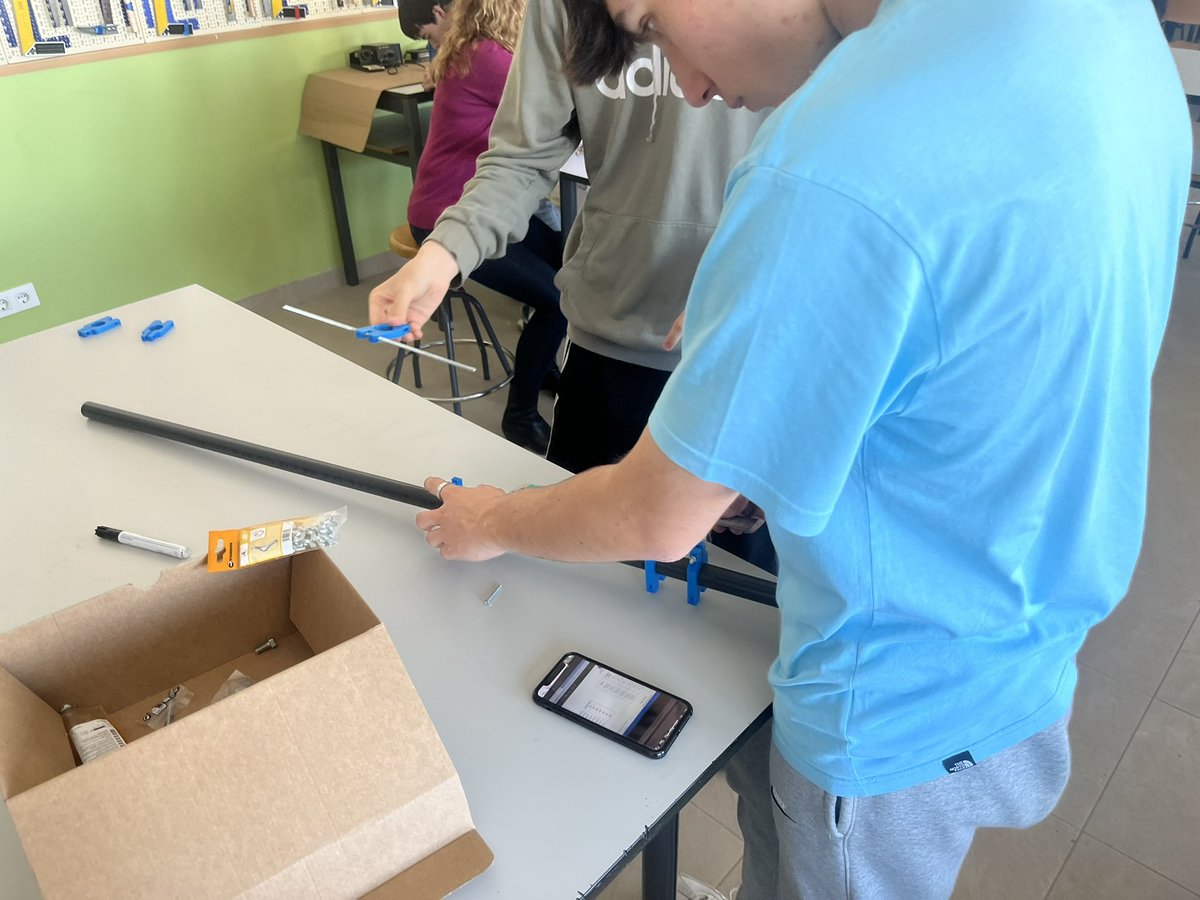 Preparando las antenas
<a href="/ForgesIes/">IES_AntonioFraguas_Forges</a> <a href="/EseroSp/">ESERO Spain</a> #cansat2023