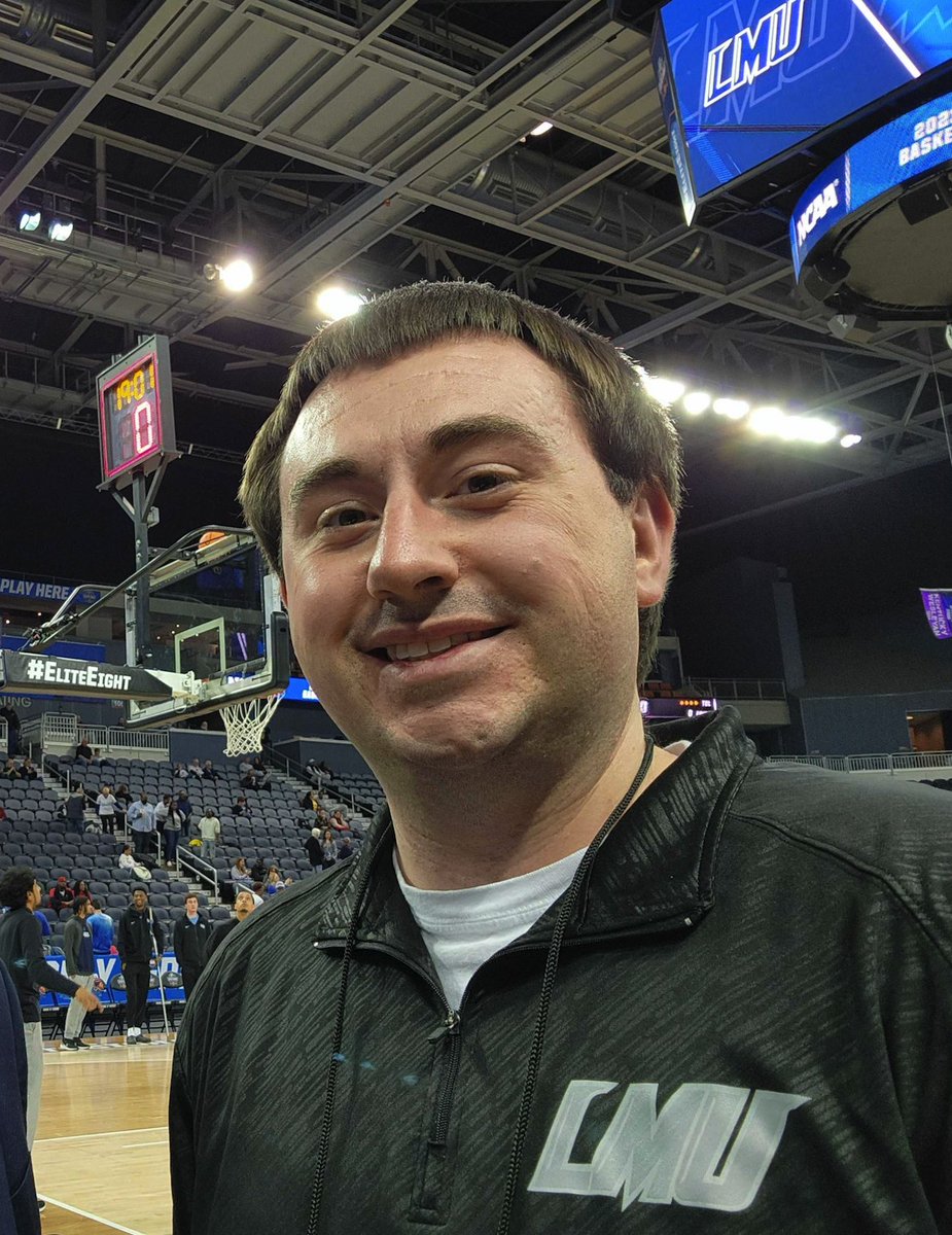 2/2 More CSC members at <a href="/NCAADII/">NCAA Division II</a> Men's Basketball #EliteEight L-R
-CSC assoc exec dir <a href="/wroleson/">Will Roleson</a> &amp; <a href="/BHSUAthletics/">Black Hills State Athletics</a>' <a href="/RBake6/">Riley Baker</a> (Pubs &amp; Digital Design Comm vice-chair)
-<a href="/WLathletics/">West Liberty Athletics</a>' <a href="/RexCity26U1/">Rex Lancaster</a> 
-<a href="/LMURailsplitter/">LMU Railsplitters</a>'s Justin Borowitz
-<a href="/csusbathletics/">CSUSB Coyotes</a> <a href="/alexkline_/">Alex Kline</a>
#D2Hoops #MakeItYours