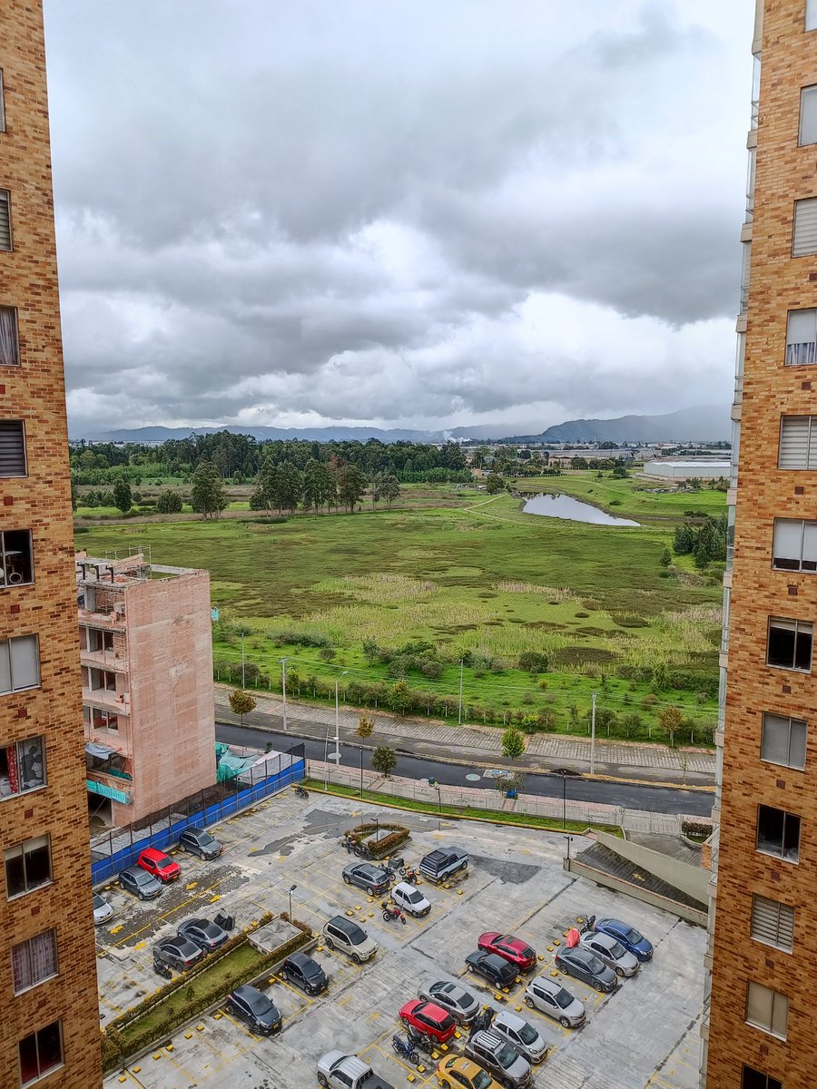 vergel_f12's tweet photo. Este es el antes y el ahora de una parte del humedal Jaboque en la localidad de Engativá, que está siendo intervenido y el daño ambiental es incalculable @MirandaBogota @ArielAnaliza se sabe el porque? https://t.co/oqI5hxJdvn