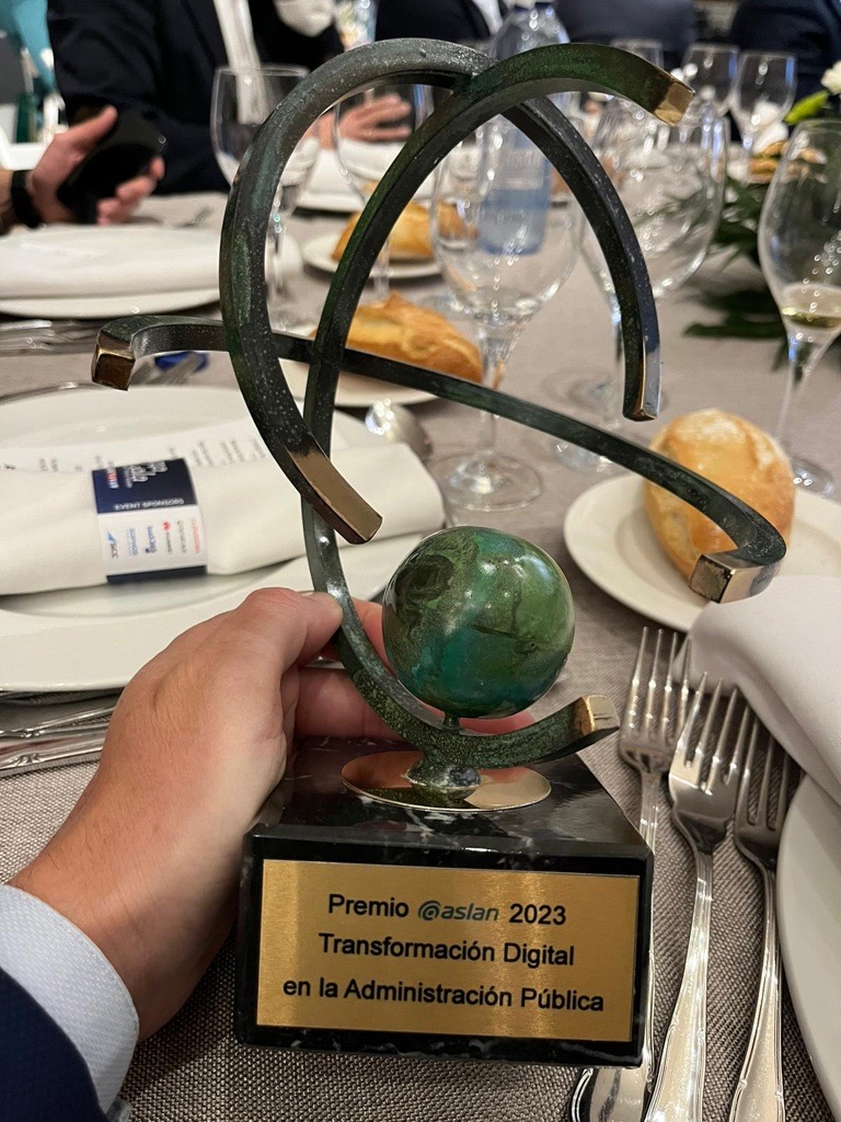 🎉¡Nuevo reconocimiento para #KitDigital!

Recibimos el premio "Transformación digital en las Administraciones Públicas" de <a href="/aslan_es/">Asociación @aslan</a> por el impulso a la digitalización de las pymes

🙌Muy contentos de compartirlo con todos los que hacen posible este programa

#PlanDeRecuperación