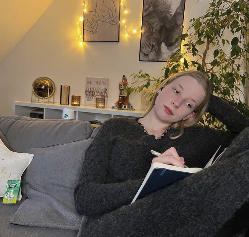 YTXFanpage's tweet photo. Ich bin ihr sehr, sehr dankbar, dass sie mir geholfen hat, Gebärdensprache zu lernen, als ich erfahren habe, dass mein Bruder womöglicherweise niemals hören kann… Ich bin glücklich, dass es solche Menschen auf YouTube gibt!

( @Cindy_Klink )

#cindyklink #youtuberin https://t.co/nODQEqqj1B