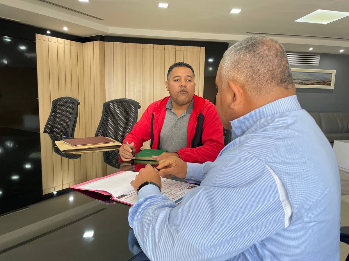 AdolfoP_Oficial's tweet photo. #22Mar Importante reunión con el Coordinador Regional de Viviendas Héctor Bastidas. Tenemos 6 urbanismos aprobados para Lara, además obtuvimos el 1er lugar en entregas de viviendas, la meta es aumentar la entrega en los municipios y garantizar a nuestro pueblo hogares dignos! https://t.co/CIdS8FM0tf