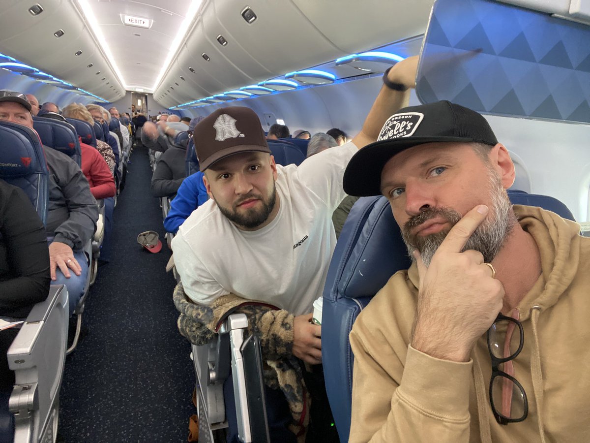 macpowell's tweet photo. …and sometimes @andymineo tries to talk you into switching your upgraded seat 🤷🏻♀️
#delta #skymiles #upgrade #beenaboutit #cominginhot #atl https://t.co/v6V65n66Pl