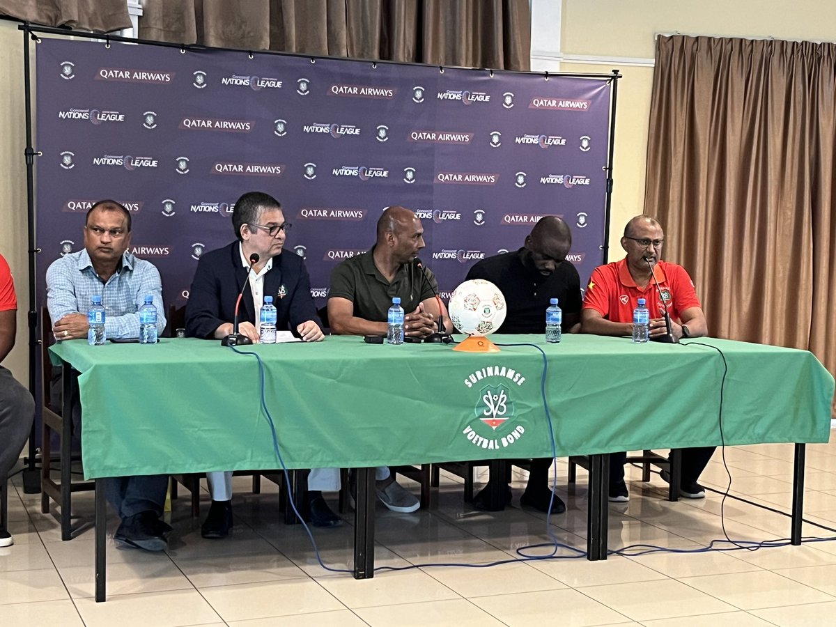 TerryOosie's tweet photo. Officiรซle presentatie van Aron Winter als bondscoach van de nationale voetbalselectie van Suriname. Hij maakt op donderdag 23 maart 2023 zijn officieel debuut wanneer Natio uitkomt tegen Mexico in de Concacaf Nations League โฝ๏ธ๐ธ๐ท๐ฒ๐ฝ #aronwinter #natio #concacafnationsleague https://t.co/TJjKmje0UV