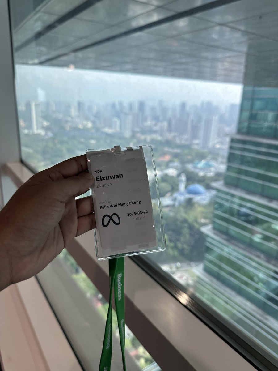 Eizuwan's tweet photo. It was an honour to be invited to Meta Malaysia HQ for the Creator Academy in partnership with @CarsomeMy ! Dapat insight terus dari Meta on how we can create better content ✨✨ @meta @AkeemSharyzal https://t.co/EBa7MfMquf