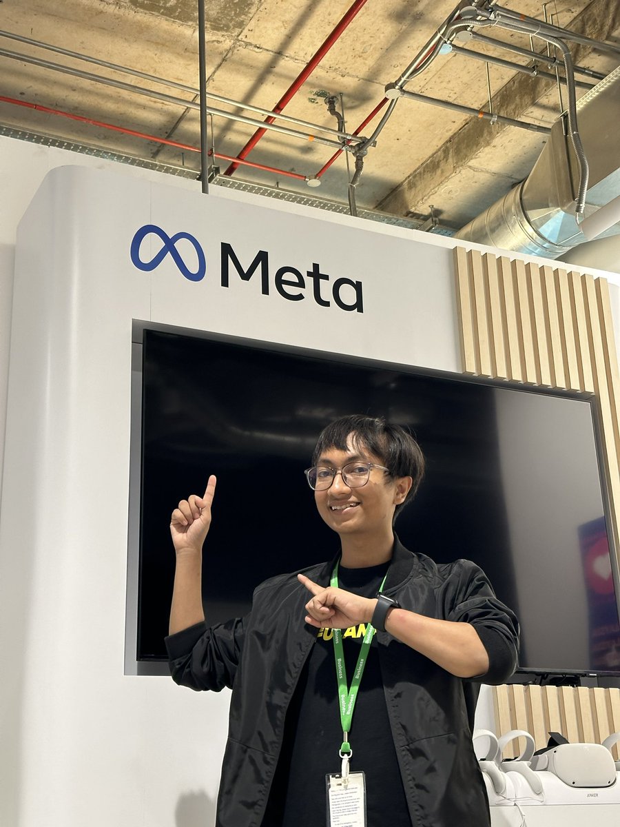 Eizuwan's tweet photo. It was an honour to be invited to Meta Malaysia HQ for the Creator Academy in partnership with @CarsomeMy ! Dapat insight terus dari Meta on how we can create better content ✨✨ @meta @AkeemSharyzal https://t.co/EBa7MfMquf