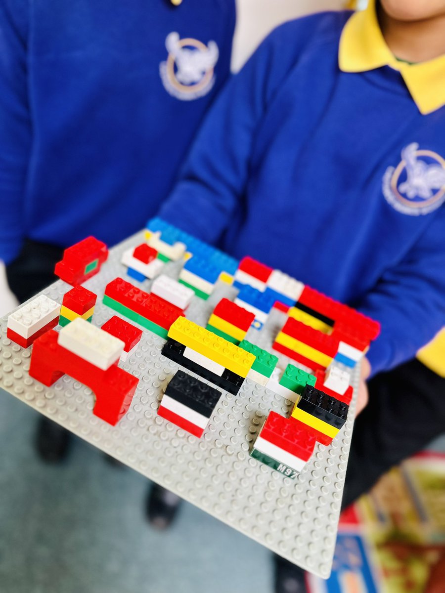 These 3 boys wanted to represent the flags of the world using Lego during calm start 👌🏻🗺️ @PSTLHS @MsAl_Alousi @LEGO_Group @LHS_Watford @HeadLHS