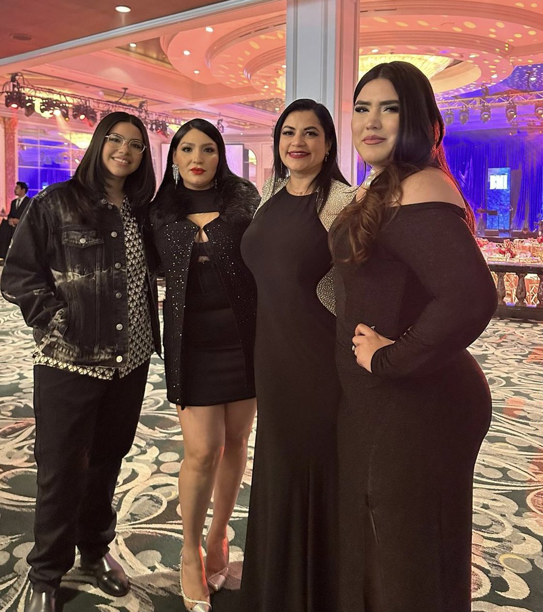 ICONOSMAG's tweet photo. Las mujeres de @bmi #BMILatinAwards #ICONOS #IconosMagazine https://t.co/ttAm4f9Blm
