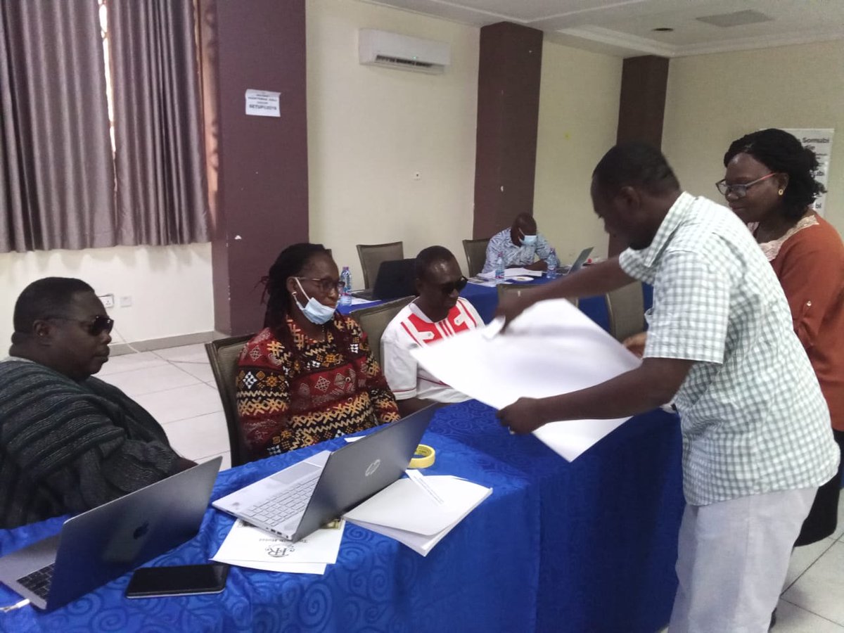 GhanaSomubi's tweet photo. We're joined by our #LegacyGrantees for 3 days of Monitoring, Evaluation and Learning training this week. Great quote from #GNAD that we need to sow the seeds of MEL early to get fruit! #SomubiGrants @GhanaBlind #WODAO #DuapaMothersUnion funded by #UKAid @UKinGhana @BasicNeedsGh https://t.co/3z4vOpBzQQ