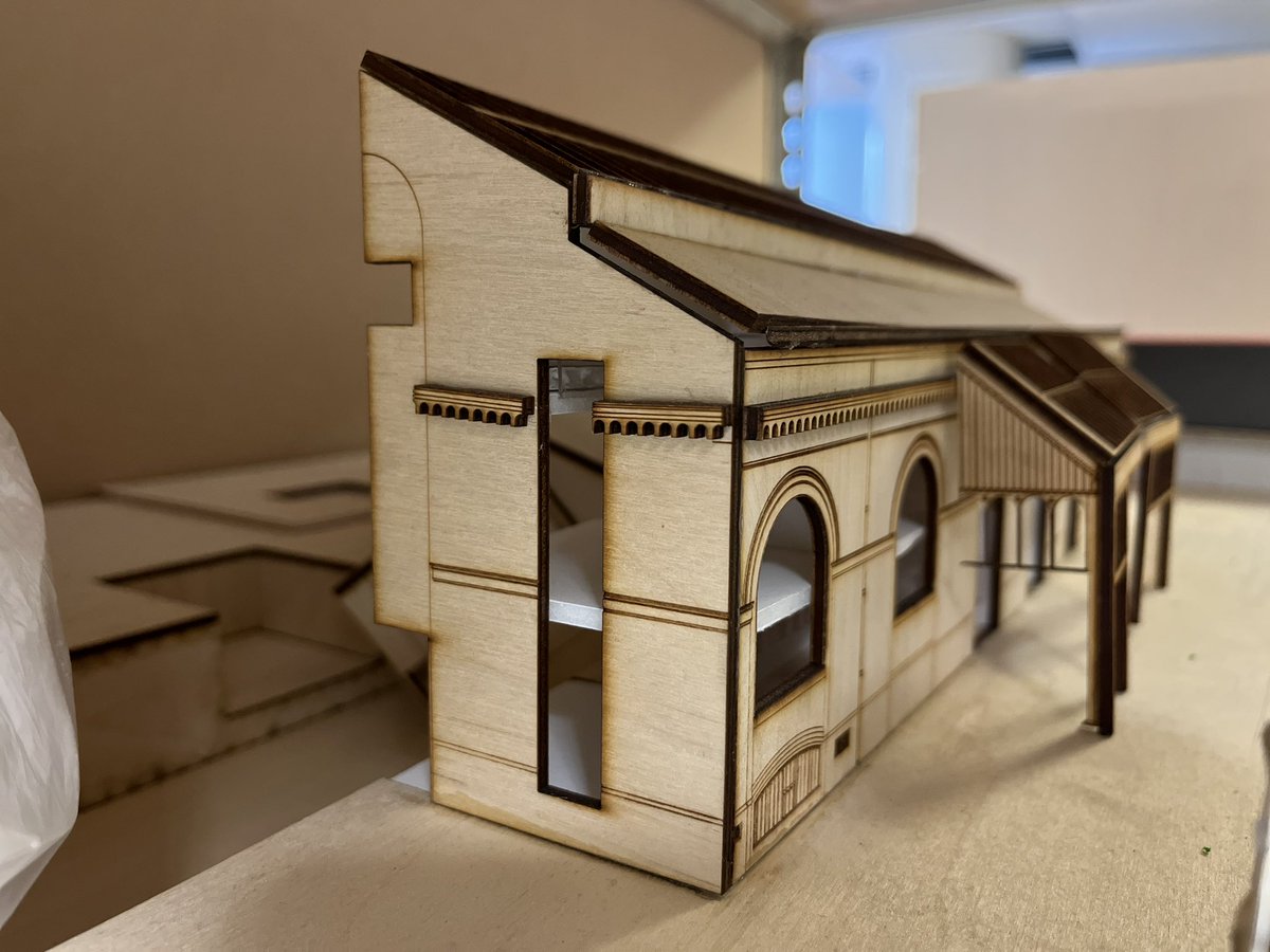kerry_truman's tweet photo. wandering round the workshop before home time is a nice moment to seek out some of the hidden #modelmaking treasures left lying around the workshop.. from those detailed little models on the shelves to the freshly printed #claybot concepts.. oh.. and some nice tidy benches..!? ๐ https://t.co/DQhGA92tZi