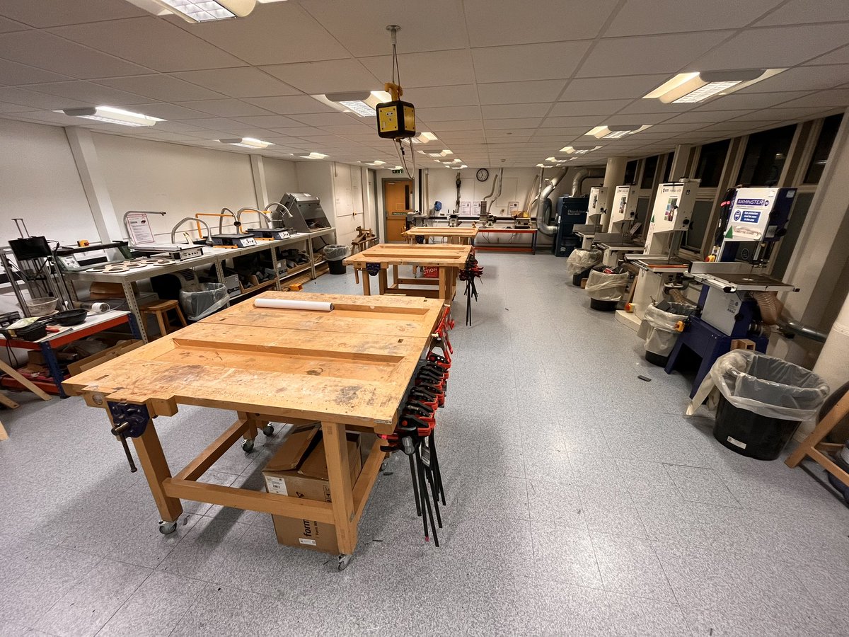 kerry_truman's tweet photo. wandering round the workshop before home time is a nice moment to seek out some of the hidden #modelmaking treasures left lying around the workshop.. from those detailed little models on the shelves to the freshly printed #claybot concepts.. oh.. and some nice tidy benches..!? ๐ https://t.co/DQhGA92tZi