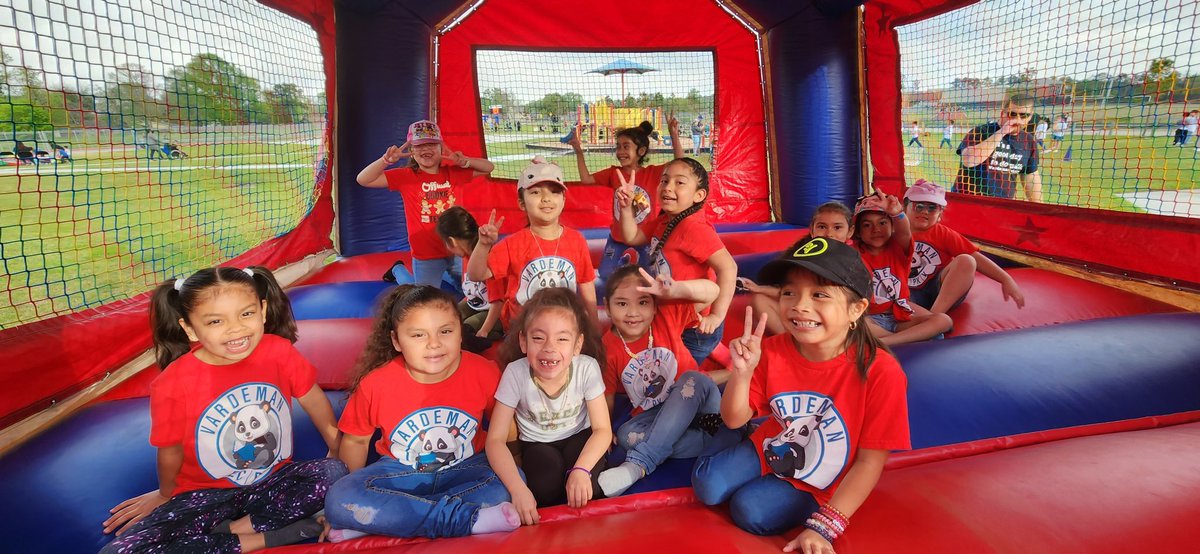 IngridCastelo87's tweet photo. 🗣"Ms. Torres Sports day was so much fun!!"🥳 @Vardeman_AISD @AldineISD @LindaNigro1 #teamwork #funinthe🌞 #iteachK #ThankYouParents🫂 https://t.co/VIxhPcoyTw