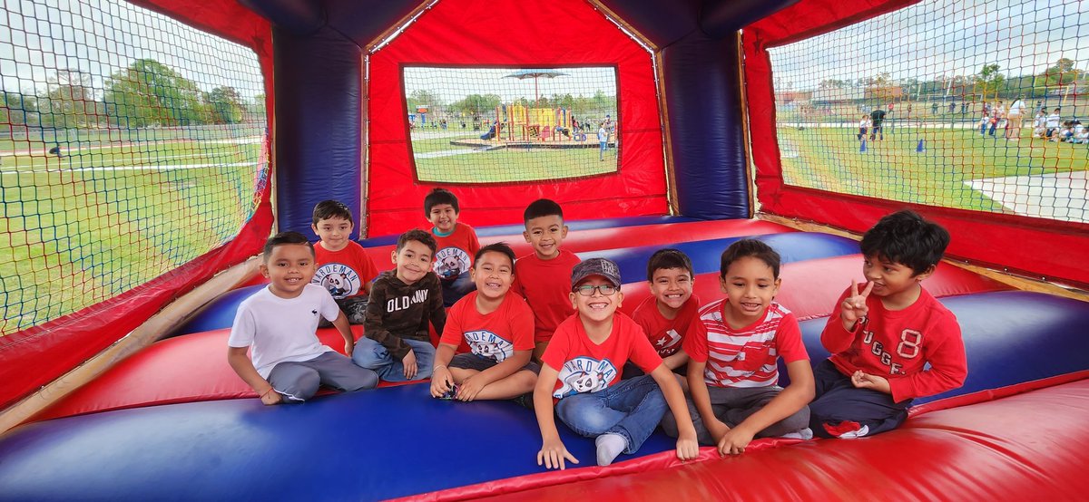 IngridCastelo87's tweet photo. 🗣"Ms. Torres Sports day was so much fun!!"🥳 @Vardeman_AISD @AldineISD @LindaNigro1 #teamwork #funinthe🌞 #iteachK #ThankYouParents🫂 https://t.co/VIxhPcoyTw