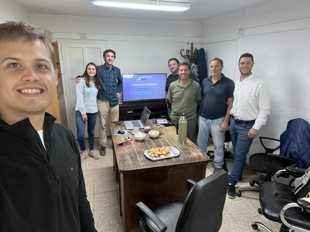 Nicolás Komorovski tweet media