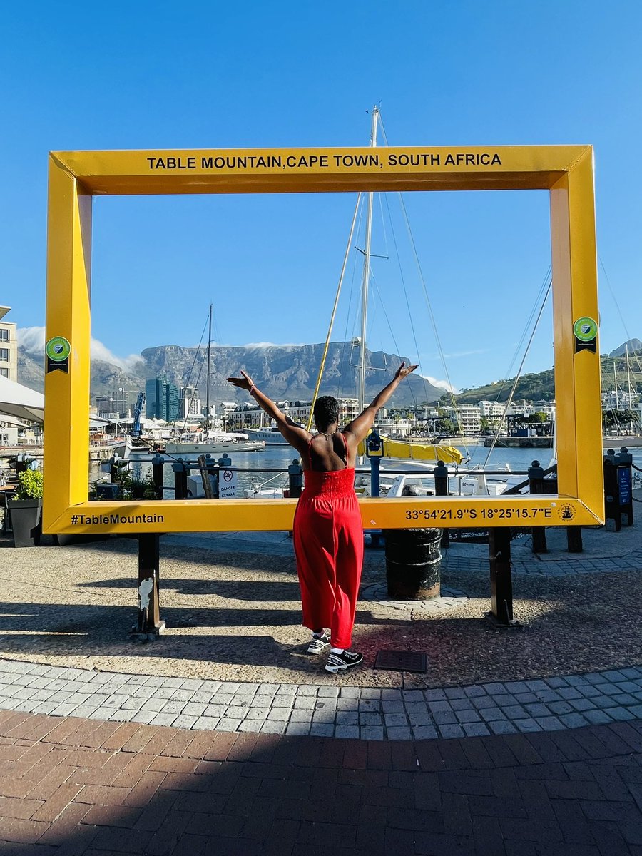 denisemose's tweet photo. THE ICONIC YELLOW FRAMES!!!! When you visit Table Top, get your photo by these famous sites! #yellowframes #legendary #tabletop 💛🖼️⛰️@SouthAfrica @capetownint @aamuedu @TravelNoire https://t.co/a14pK9TwAG