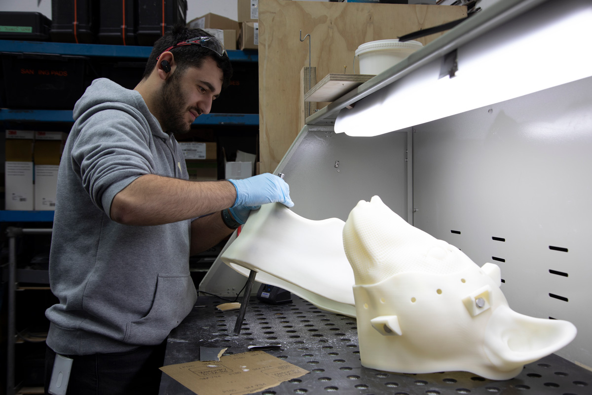 WetaWorkshop's tweet photo. Behind the scenes with our crew working on @cocainebear. Did you know Wētā Workshop built this physical bear bust for @WetaFXofficial to use as a lighting reference?
....
#Film #Artist #Craft #BehindTheScenes #CocaineBear #LightingReference #Bear https://t.co/bV12MhVKCV