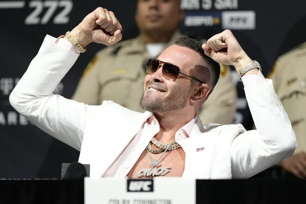 TheColblander's tweet photo. One picture shows an overrated bum that constantly ducked contenders, disrespected Brazilians, and threatened innocent people. And the other picture casually shows the GOAT Colby 𝕮𝖍𝖆𝖔𝖘 Covington 🇺🇸🦅 https://t.co/EVawGupG1w